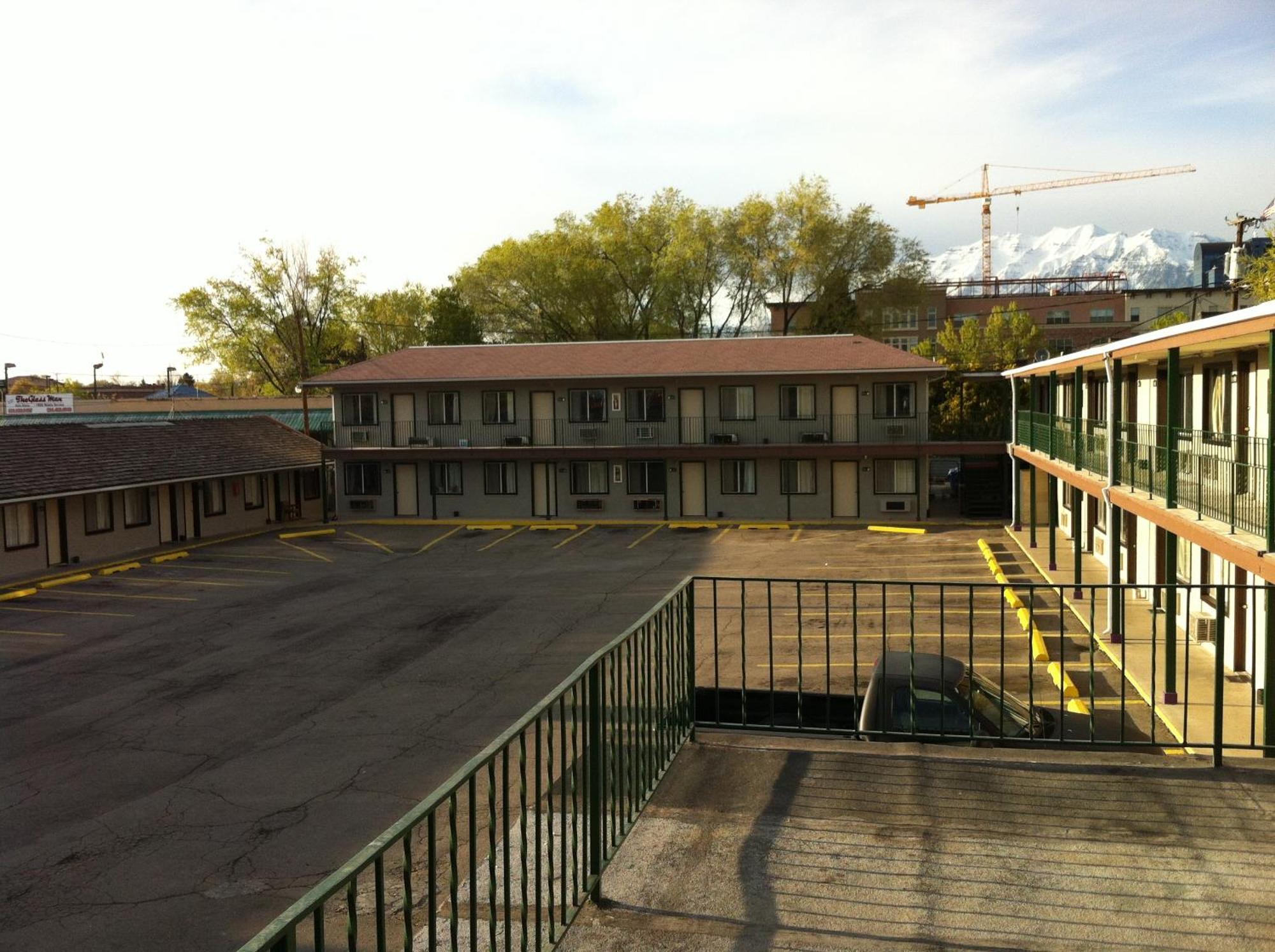 Provo Inn & Suites Exterior photo